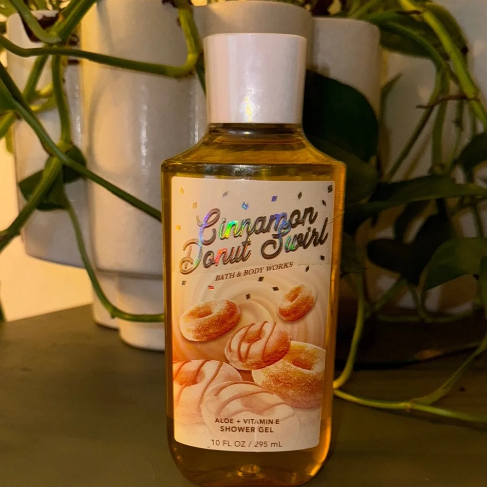 Bath & Body Works Cinnamon Donut Swirl Shower Gel - Picture 2 of 5